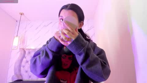 Snapshot of iris_77 chatting on September 29, 2025, 6:35 pm iris_77 online show from September 29, 2025, 6:35 pm