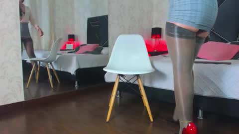 Queen Iris online show from January 6, 2026, 4:11 pm