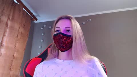 Lily online show from October 17, 2025, 2:19 pm