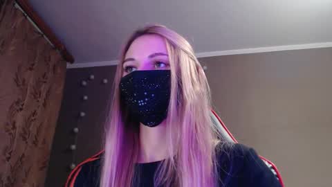 Lily online show from October 20, 2025, 4:18 pm