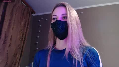 Lily online show from October 31, 2025, 4:52 pm