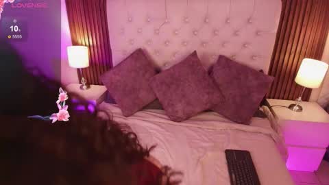 irislaurent online show from February 17, 2026, 8:04 pm