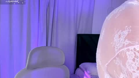 Iris Moira  online show from April 17, 2026, 11:24 am