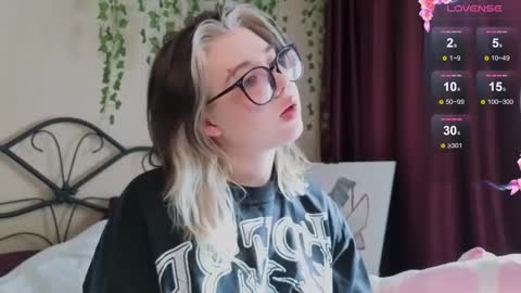 Snapshot of irissocute chatting on September 10, 2025, 4:34 am I am Cutie Iris3 online show from September 10, 2025, 4:34 am