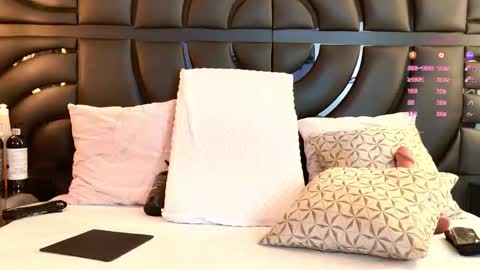 Iris online show from March 10, 2026, 7:30 pm