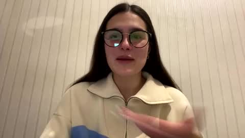 irisss31 online show from February 22, 2025, 7:14 pm