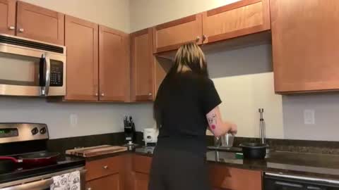 irissweets online show from April 9, 2026, 3:17 am