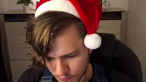 Snapshot of is_jesus chatting on December 22, 2024, 12:17 am Jess online show from December 22, 2024, 12:17 am