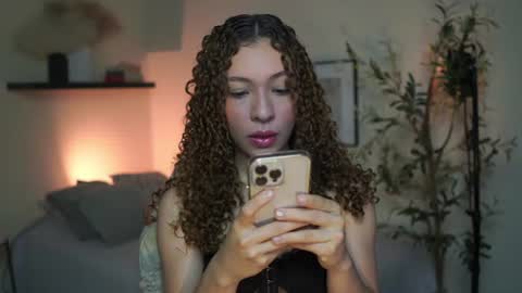 Snapshot of isa_____ chatting on July 5, 2026, 12:01 pm isa_____ online show from July 5, 2026, 12:01 pm