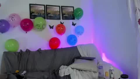 isa__sweet_ online show from June 18, 2026, 6:35 am