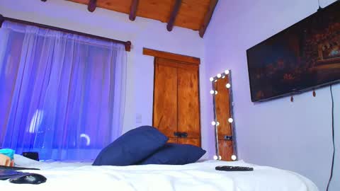 Snapshot of isa_bonnet chatting on November 21, 2025, 11:36 pm Isa online show from November 21, 2025, 11:36 pm