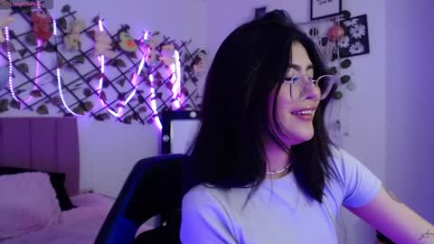 isabela online show from October 7, 2025, 3:47 am