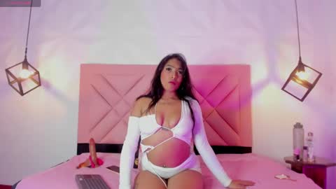 Snapshot of isa_cute_1 chatting on June 3, 2026, 10:37 pm ISABELLA online show from June 3, 2026, 10:37 pm