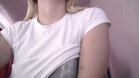 Isabella  online show from April 19, 2026, 5:45 pm