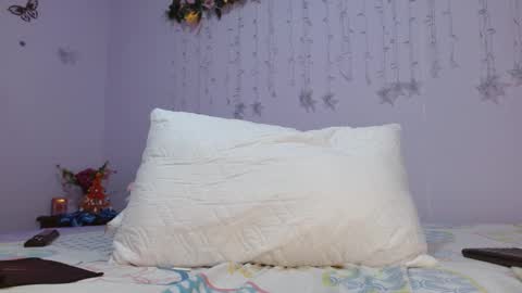 isa_jones1 online show from December 15, 2024, 6:18 am