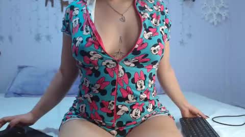 isa_jones1 online show from January 4, 2025, 2:14 am