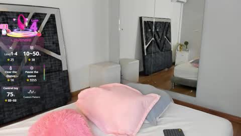 oIssaJonneso online show from September 18, 2025, 12:29 pm