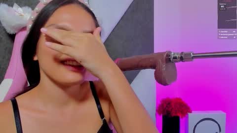 isa_kolins online show from February 4, 2026, 6:36 pm