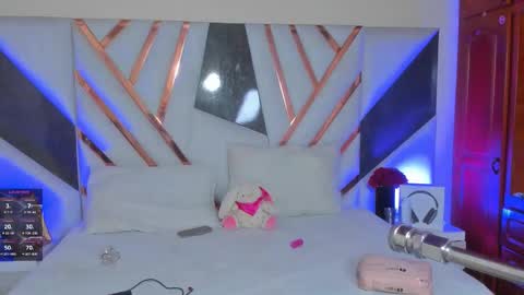 isa_kolins online show from February 25, 2026, 10:03 am