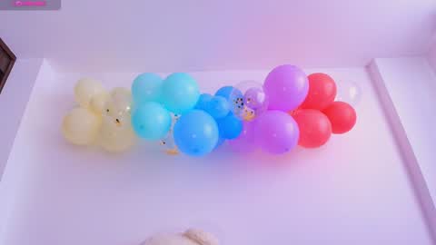 Isabella Laurentt  online show from January 29, 2025, 8:35 pm