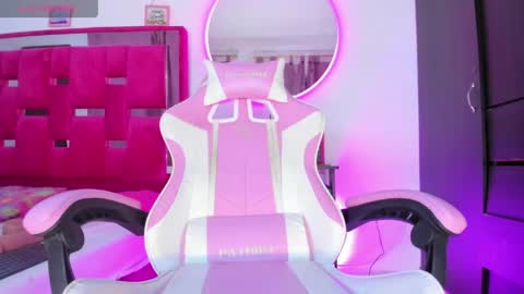 isa_lovestory online show from April 21, 2026, 2:51 am