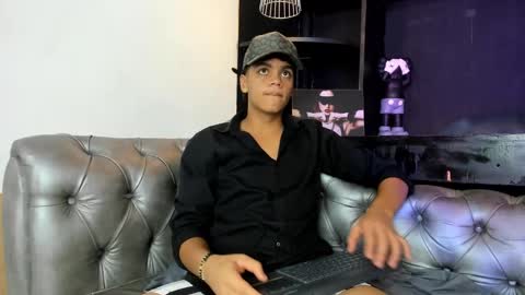 Snapshot of isaac_collins_ chatting on November 21, 2025, 7:45 pm Isaac online show from November 21, 2025, 7:45 pm