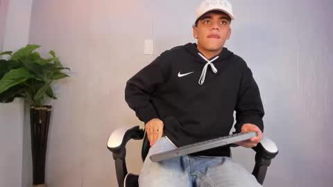 Isaac  online show from January 10, 2026, 11:45 am