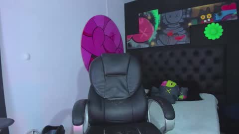 Snapshot of isaac_cryston chatting on September 30, 2025, 7:30 pm isaac_cryston online show from September 30, 2025, 7:30 pm