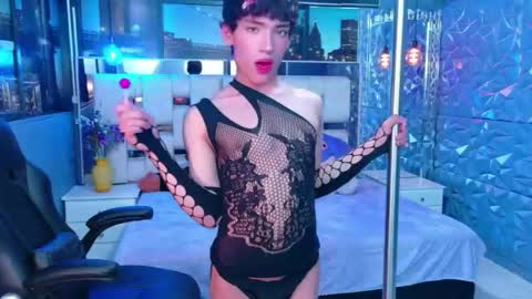 isaacnova online show from April 21, 2026, 8:34 pm
