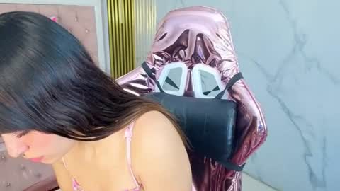 isabeau_s online show from June 25, 2026, 1:37 pm