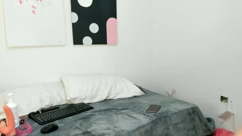 isabella online show from January 15, 2025, 3:33 am