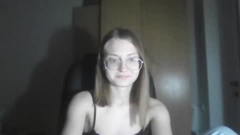 isabel_loveee online show from March 9, 2026, 9:19 pm