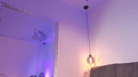 Isabela online show from February 26, 2026, 11:42 am