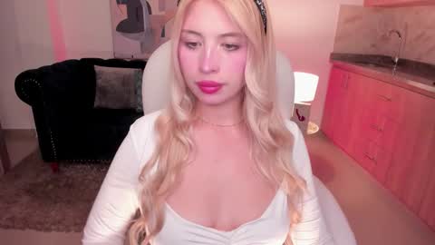 isabela romano online show from September 12, 2025, 5:18 am