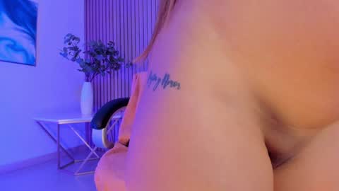 Isabel Bornner online show from February 1, 2025, 9:54 am