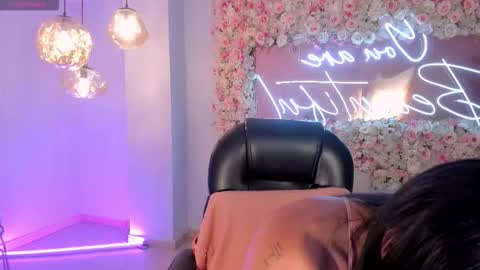 Isabel Bornner online show from December 22, 2025, 6:49 pm