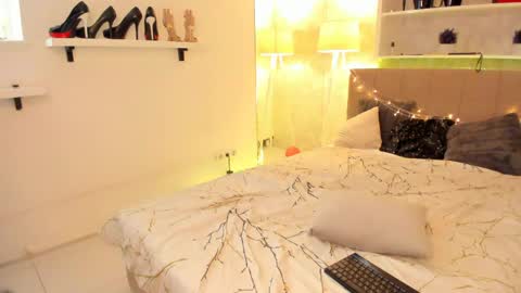 Snapshot of isabelkiss chatting on June 7, 2026, 7:23 am IsabelKiss online show from June 7, 2026, 7:23 am