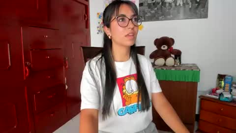 Snapshot of isabella22_1 chatting on January 17, 2025, 5:51 pm Isabella22 1 online show from January 17, 2025, 5:51 pm