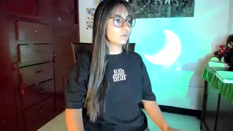 Snapshot of isabella22_1 chatting on February 10, 2025, 10:51 pm Isabella22 1 online show from February 10, 2025, 10:51 pm