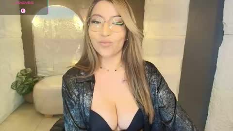 Snapshot of isabella__r chatting on February 2, 2026, 1:32 pm Isa online show from February 2, 2026, 1:32 pm