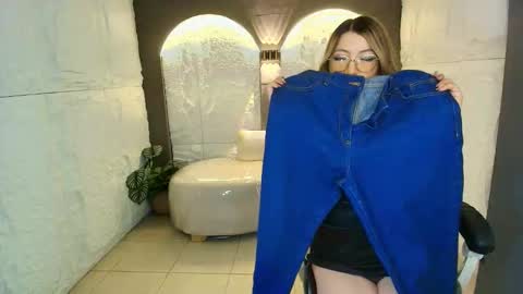 Snapshot of isabella__r chatting on February 13, 2026, 1:40 pm Isa online show from February 13, 2026, 1:40 pm