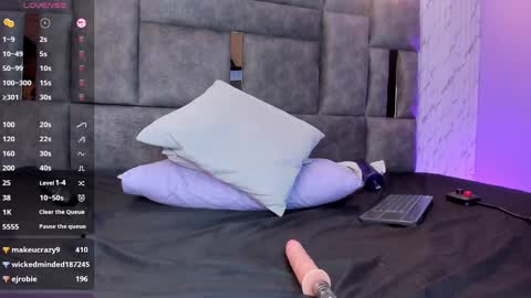 Snapshot of isabella_arias1 chatting on December 7, 2024, 8:00 am Isabella Arias online show from December 7, 2024, 8:00 am