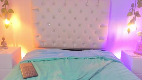   online show from September 16, 2025, 8:54 pm