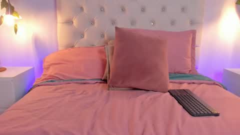   online show from September 24, 2025, 8:45 pm