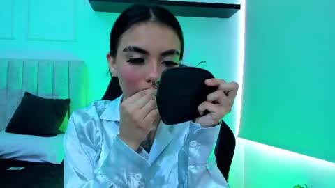 Snapshot of isabella_hv chatting on June 27, 2026, 5:29 pm ISABELLA online show from June 27, 2026, 5:29 pm