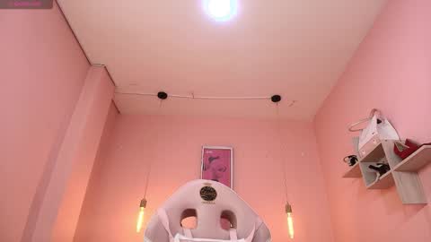 Snapshot of isabella_mendez_1 chatting on February 4, 2026, 12:22 pm Isa online show from February 4, 2026, 12:22 pm