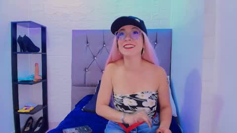 Snapshot of isabella_noir1 chatting on June 9, 2026, 7:03 pm Isabella online show from June 9, 2026, 7:03 pm
