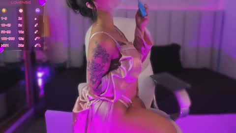 Isa  online show from February 21, 2025, 9:11 pm