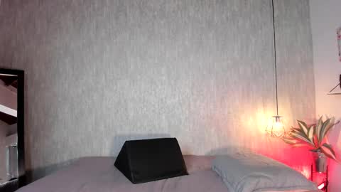 isabella zc online show from January 7, 2025, 5:42 pm