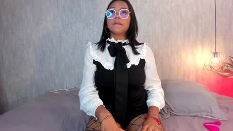 isabella zc online show from January 9, 2025, 2:51 pm